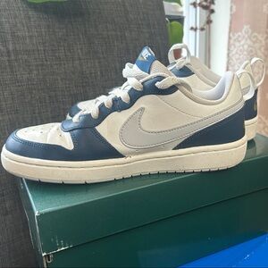 Nike Kids White and Navy Low-Top Sneaker